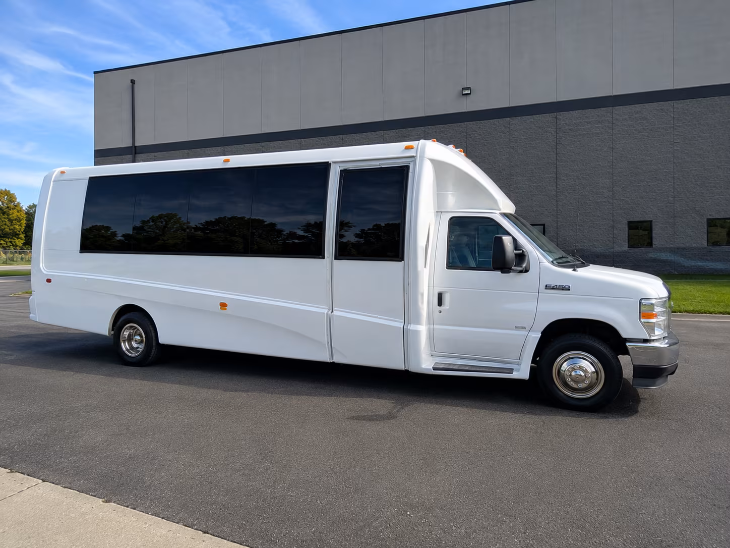 corporate airport transfer buses to bradley international and beyond